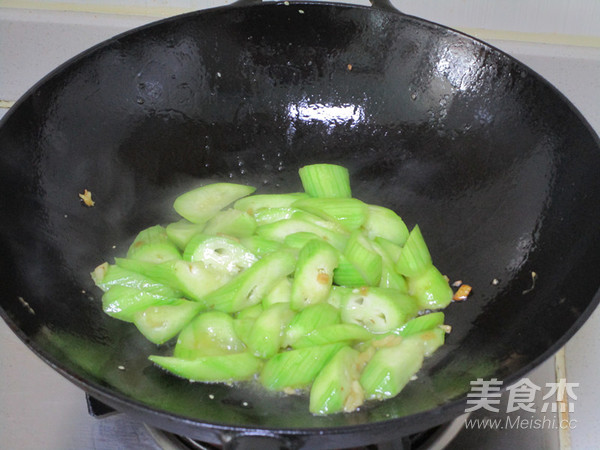 丝瓜炒鸡蛋的做法