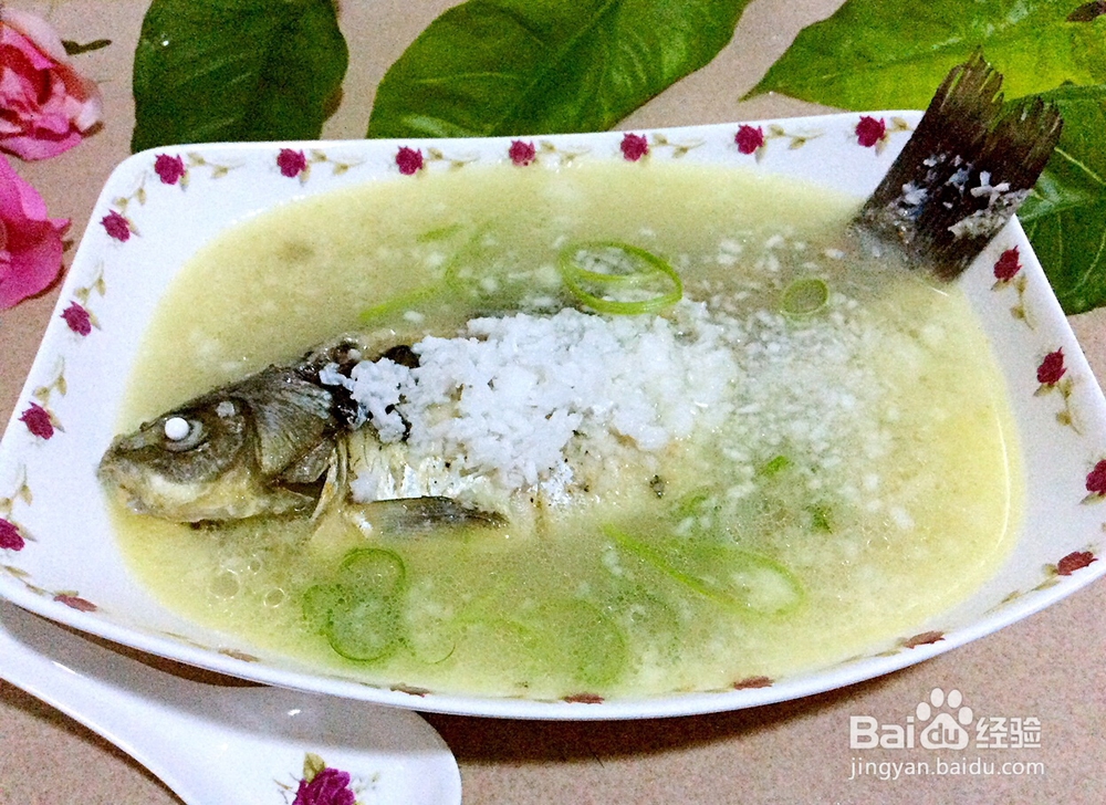 椰肉汁鲫鱼汤的做法