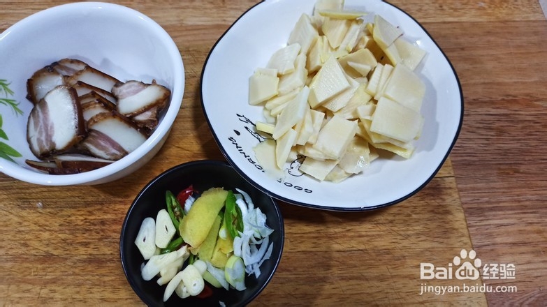 美味腊肉闷冬笋