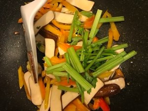 怎么做冬笋炒三丝的攻略/步骤