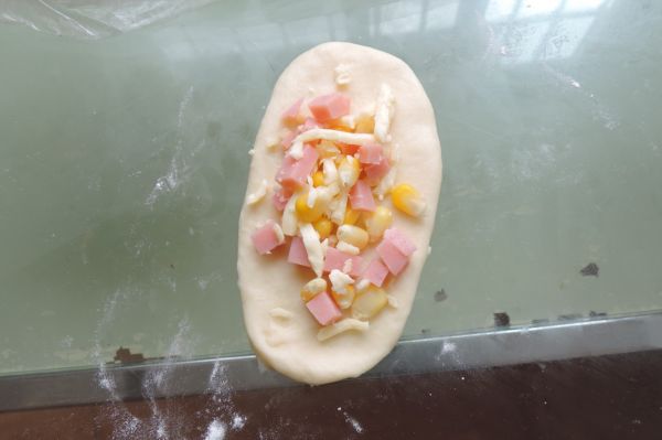 芝士火腿玉米月亮小面包
