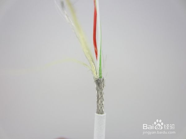 怎么样通过线材来判断锐舞苹果数据线的真假