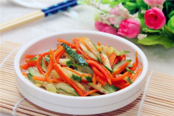 胡萝卜丝炒黄瓜