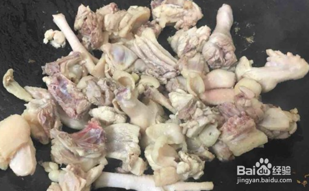 猪脚炖鸡汤的做法