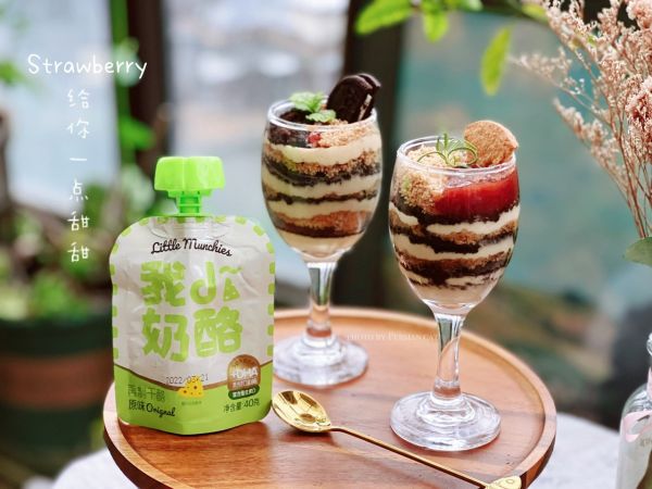 草莓酱奶酪三色木糠杯