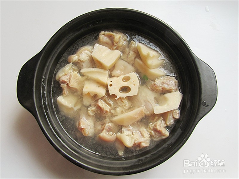 带你做莲藕枸杞猪脚养生汤