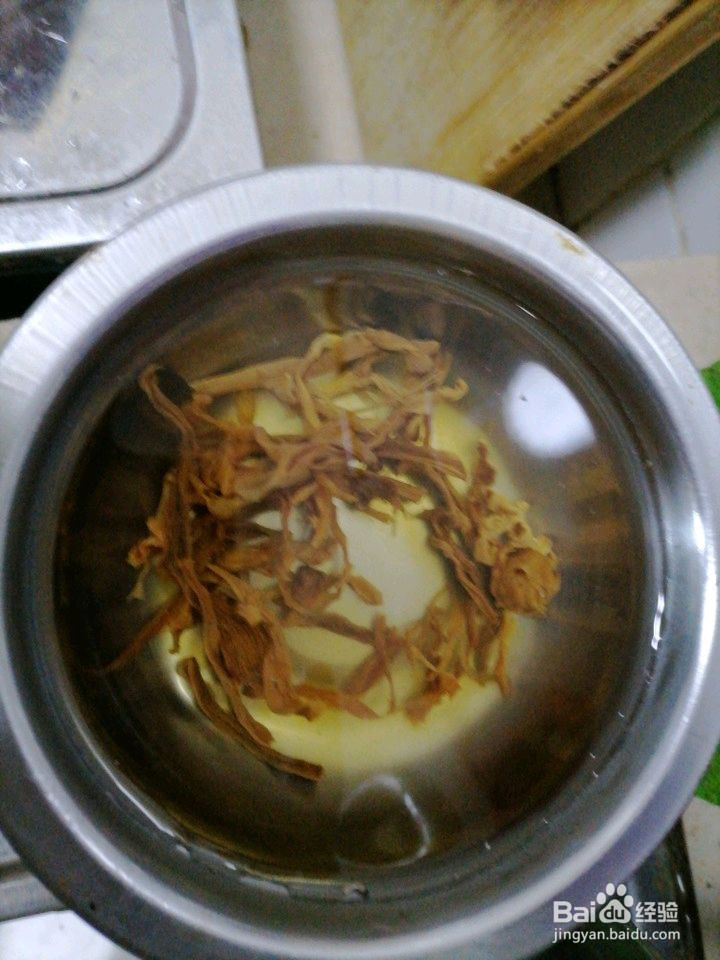 啤酒萝卜牛腩煲的做法