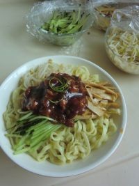 粉鲜生肉丁杂酱面