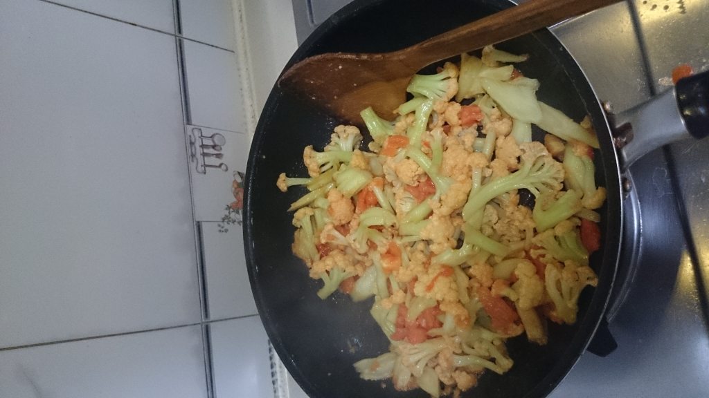 妈妈做的番茄有机菜花好吃极了！