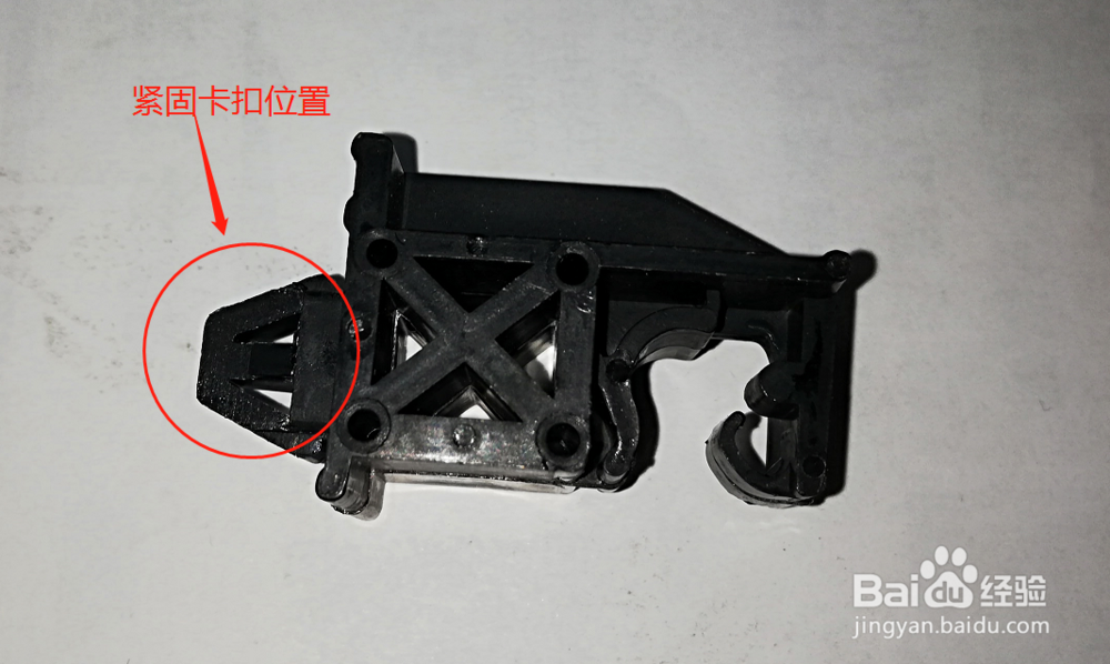 海马M3 机盖撑杆卡扣怎么安装
