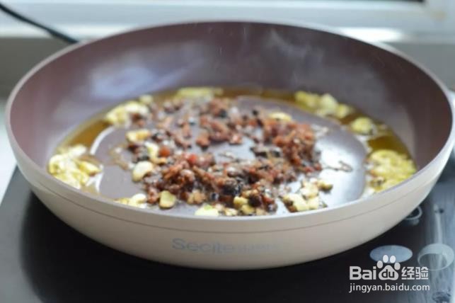 香软绵滑,酱香浓郁的酱烧茄子