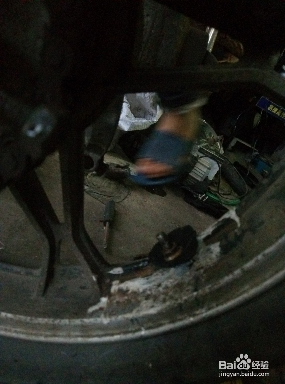 怎样巧换轮胎气门嘴