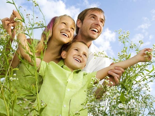 如何防止食物的不当对孩子健康发育的影响？