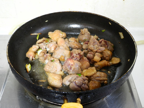 教你做香喷喷的菌香鸭腿煲仔饭，味道美极了