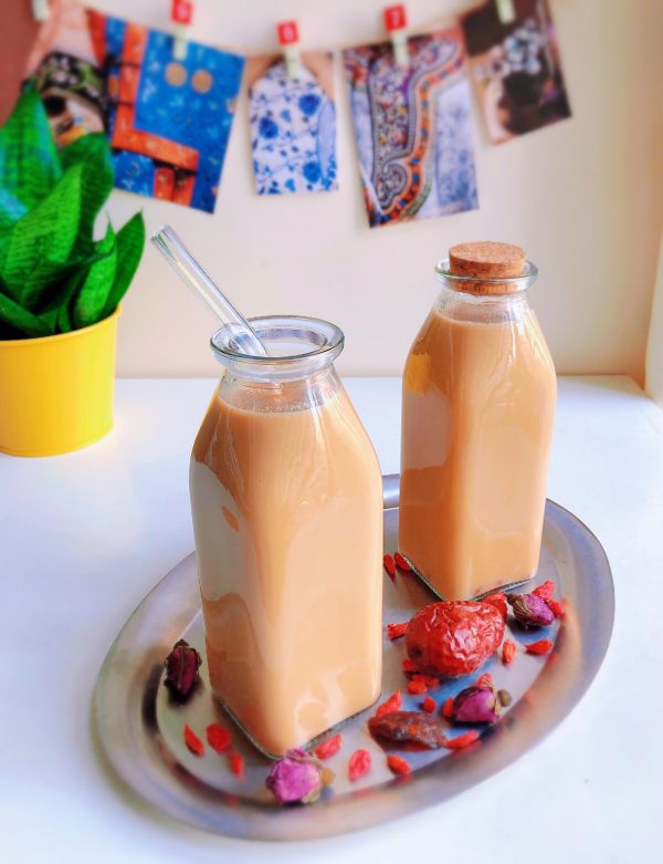 桂圆红枣生椰奶茶