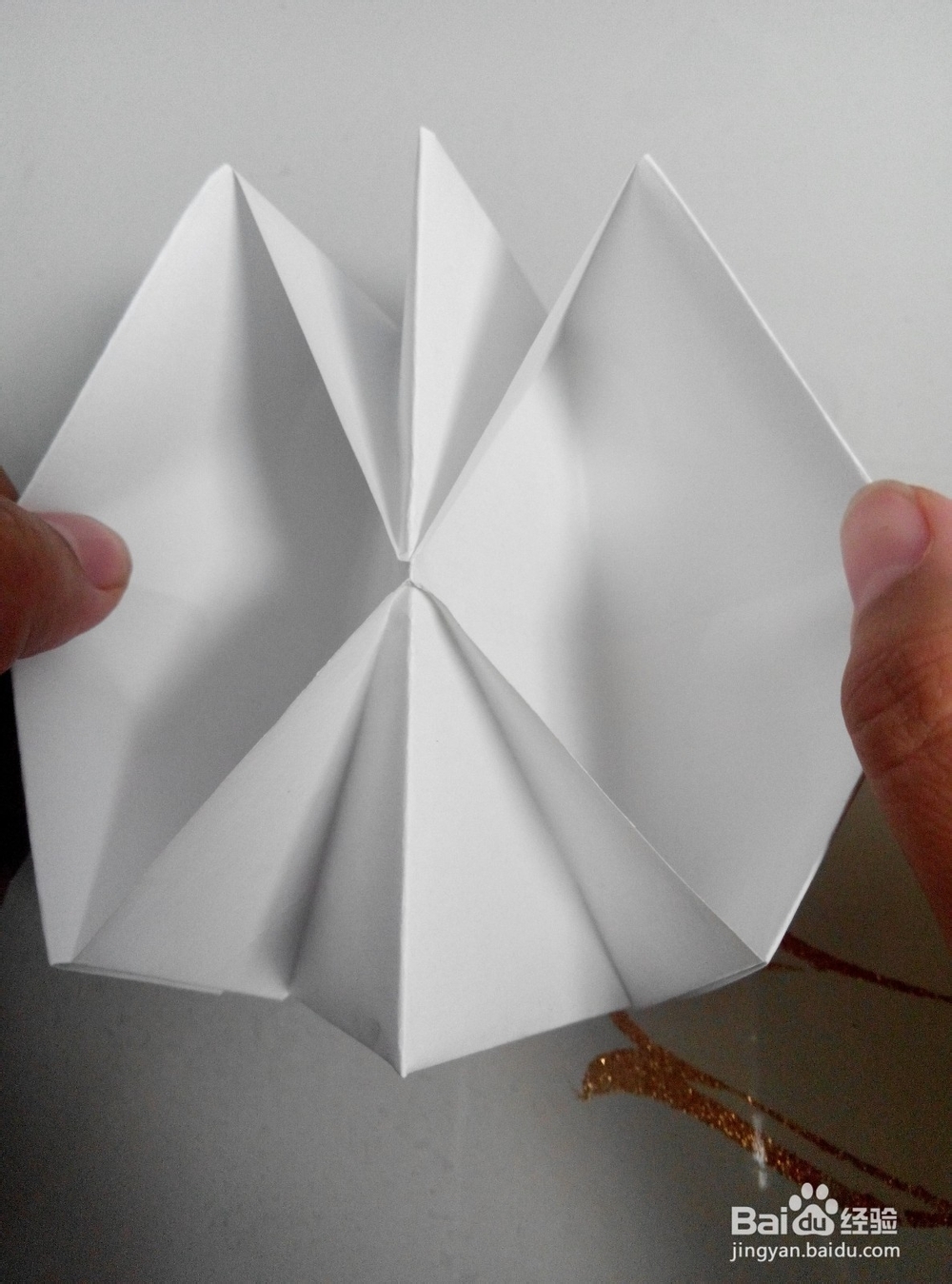 如何让废旧纸张变身储物小盒