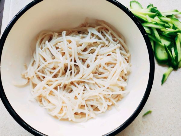 减脂捞汁金针菇