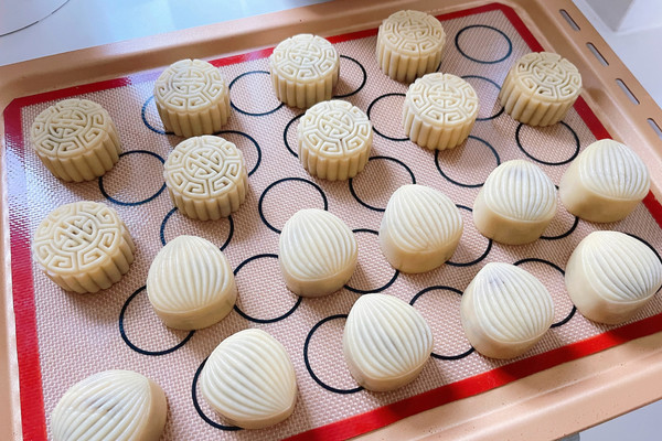 冬翅冬蓉馅月饼