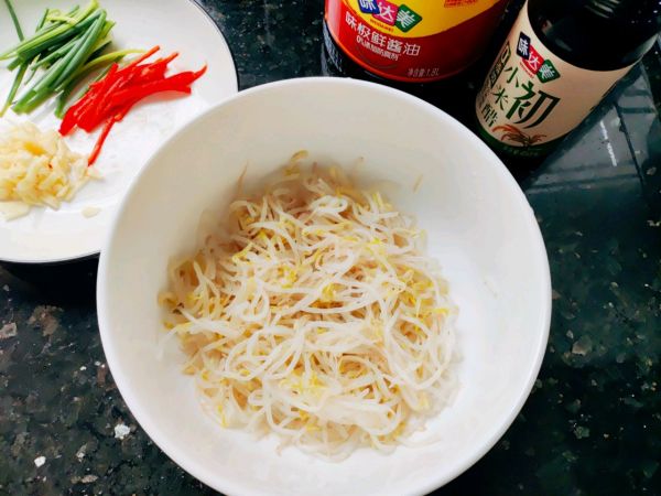 酸酸甜甜脆爽绿豆芽