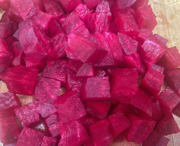 番茄鲭鱼甜菜头蓝纹奶酪沙拉