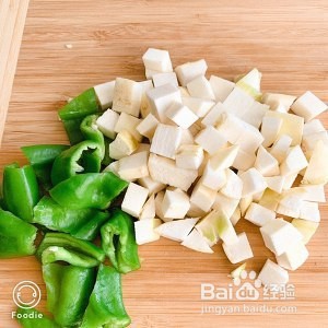食补佳品茭白青椒炒鸡胸肉的做法