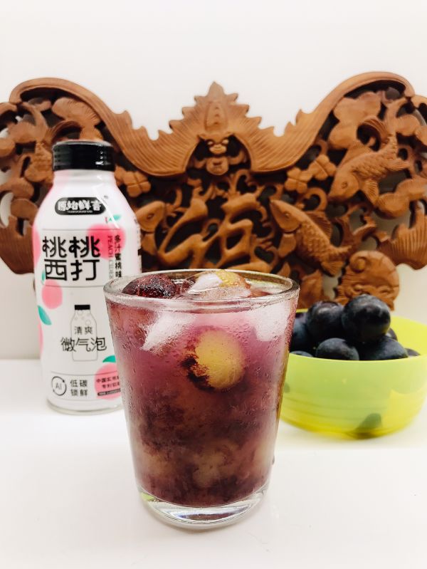 桃桃西打葡萄气泡水