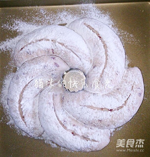 蔓越莓花环面包