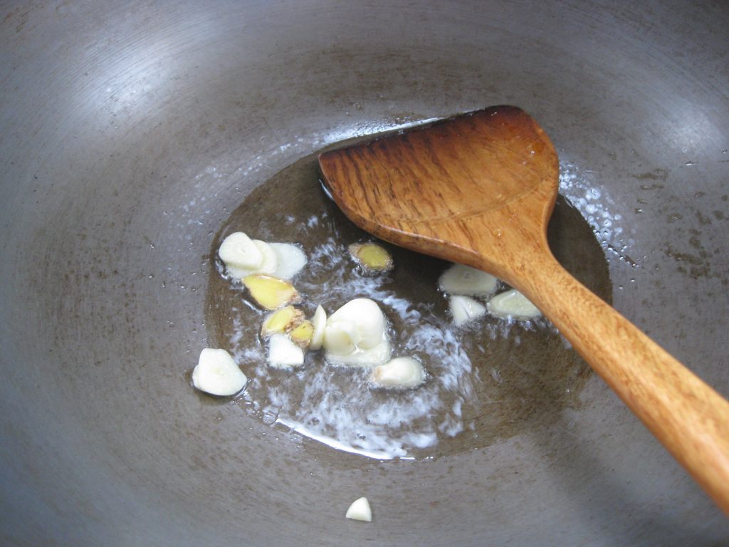 简单又美味的菠菜肉丸汤,看完你就知道!
