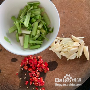 芹菜炒牛肉的家常做法