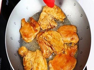 鸡肉双拼披萨怎么做