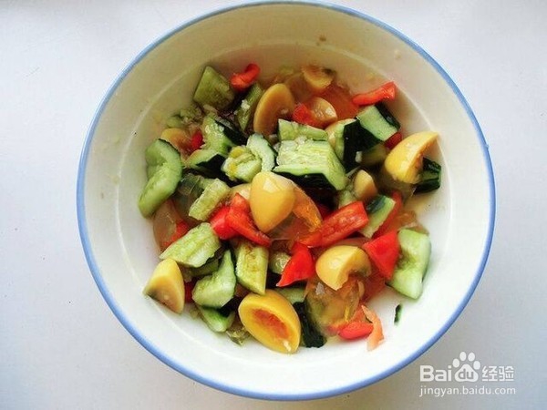 如何做美味的皮蛋拌黄瓜