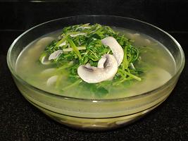 上汤蘑菇豆苗的做法