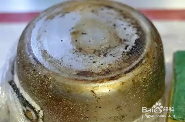 锅表面的顽垢竟然能这么轻松去除！太有用了
