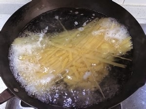 教你制作美味的菠菜蘑菇奶油意面