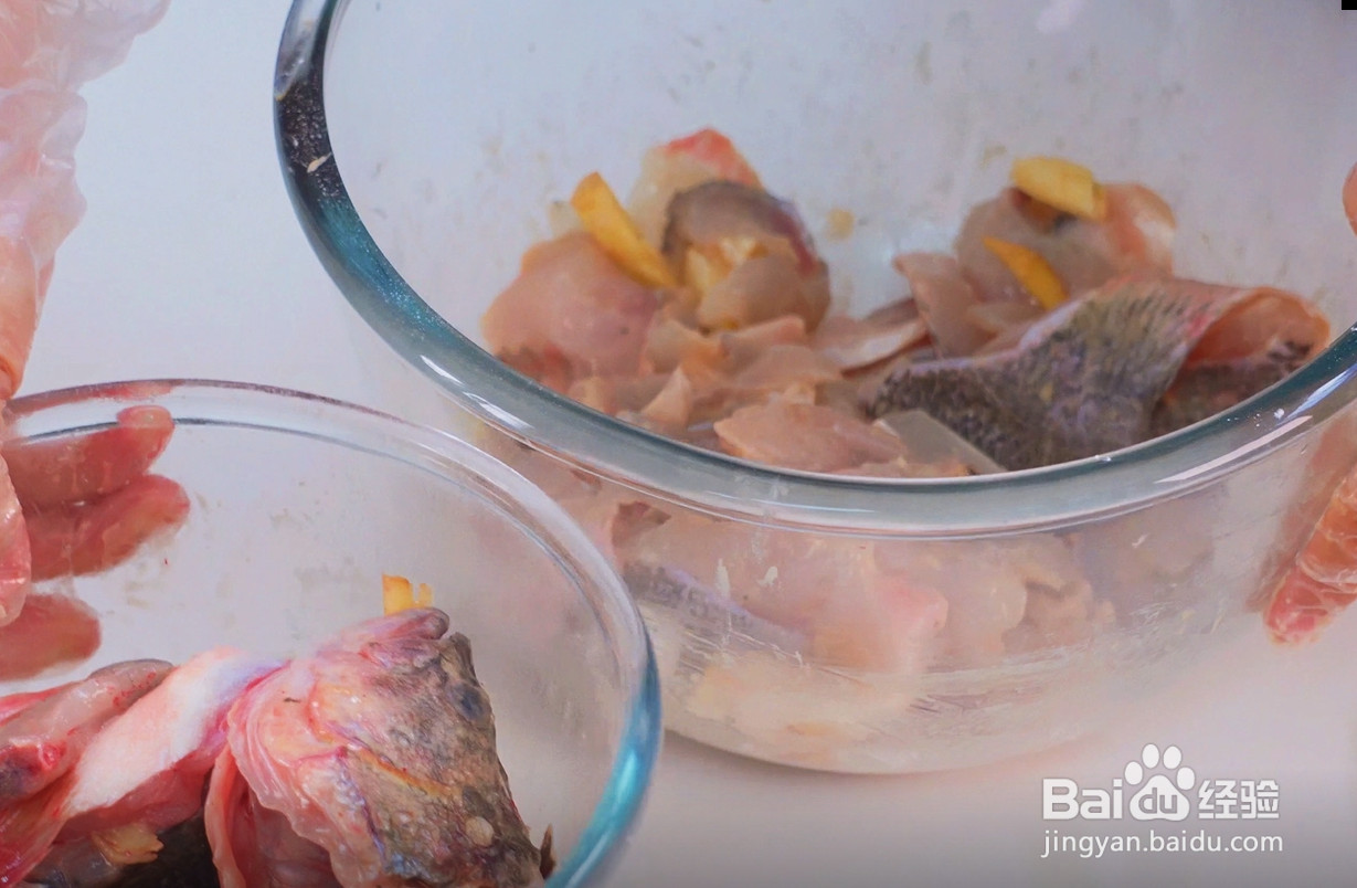 酸菜牛鲈鱼火锅的做法