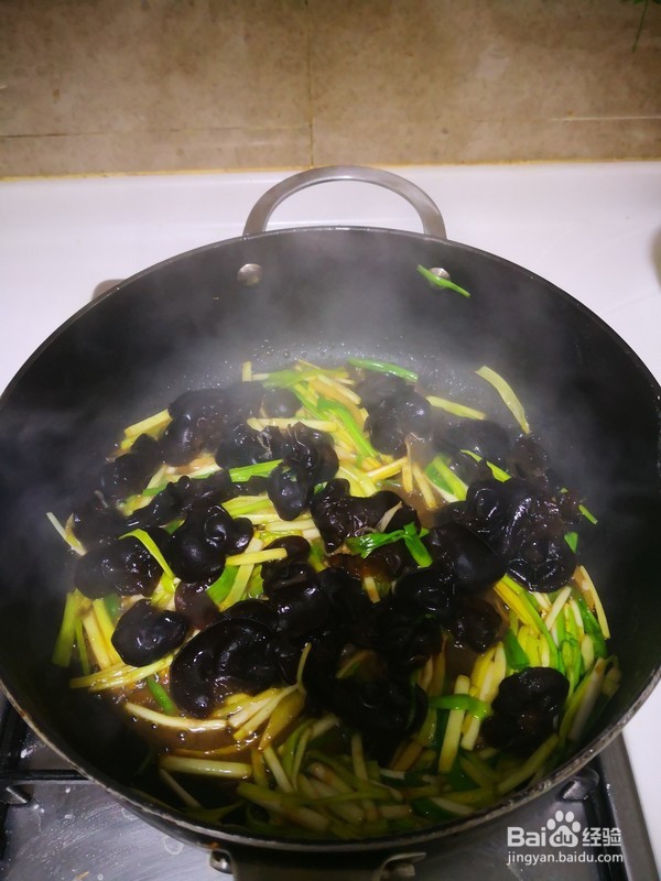 美味木耳炒蒜苗