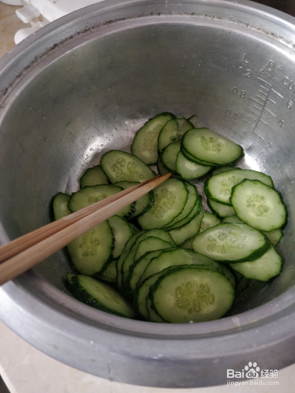 美味无比的凉拌黄瓜