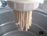 详解北方特有的传统消暑面食——【豆面饸饹】