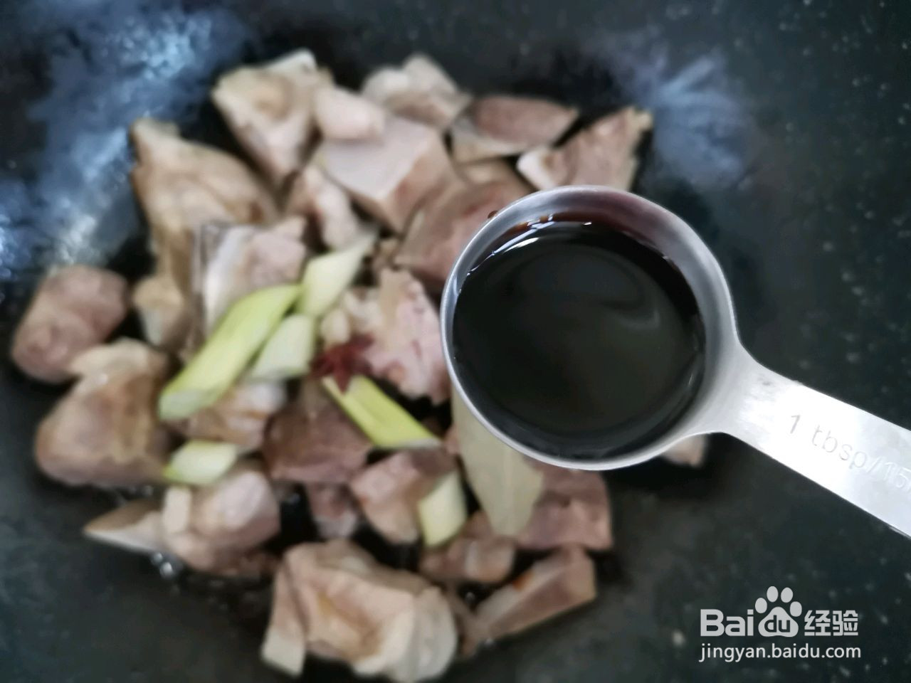 骨头炖酸菜的做法