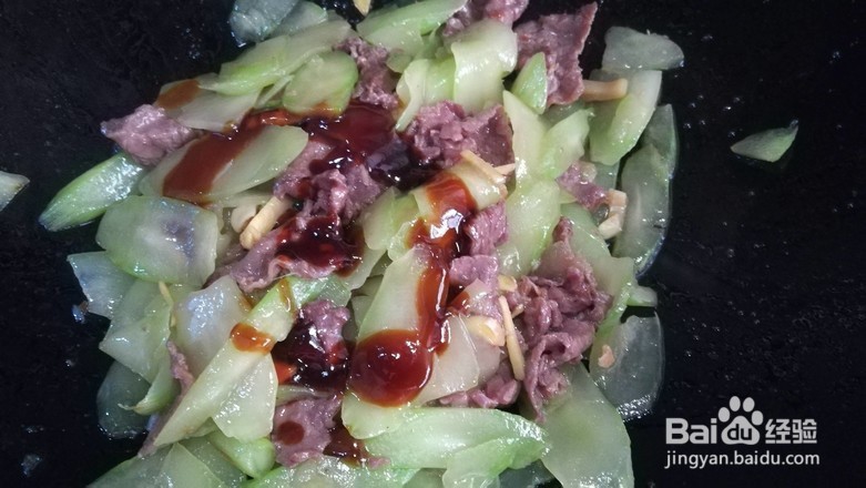 如何做泡椒牛肉烩莴笋?