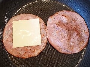 咸火腿鸡蛋煎三明治