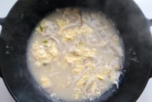鲜美双菇蛋花汤