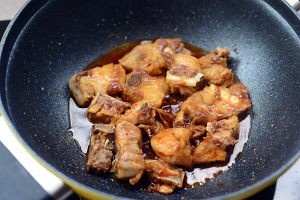 玫瑰糖醋排骨搭配米饭更好吃的做法教程