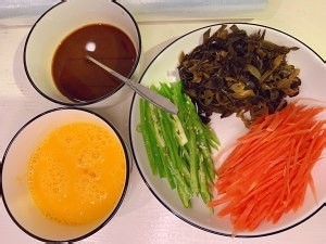 鱼香炒蛋的做法