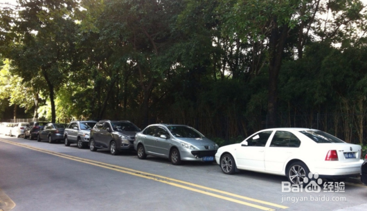 坐上汽车驾驶的位置我们需要注意什么？