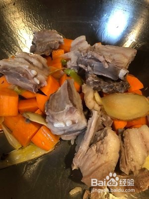 食补养生羊排胡萝卜汤的做法