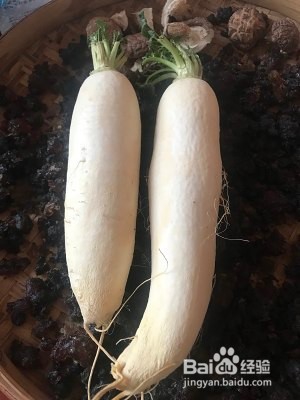 食补佳品萝卜猪骨汤的做法
