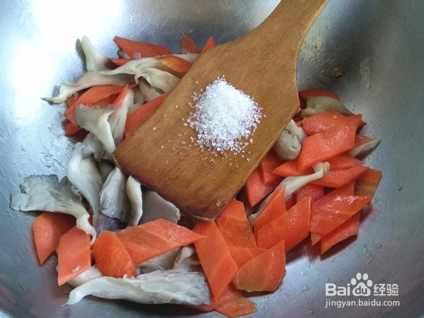 如何制作平菇炒胡萝卜