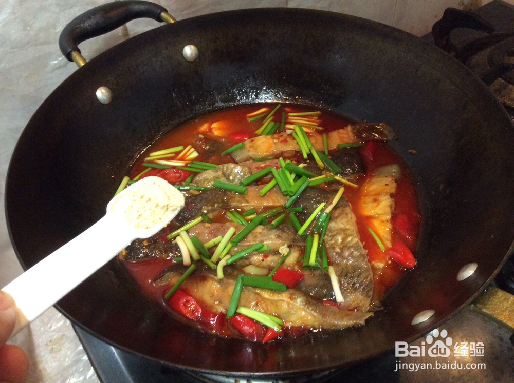 蒜子鲶鱼的做法