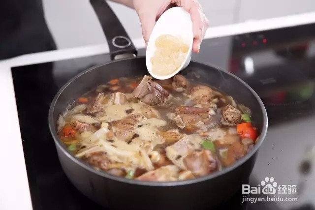 九段香黑椒猪手的做法